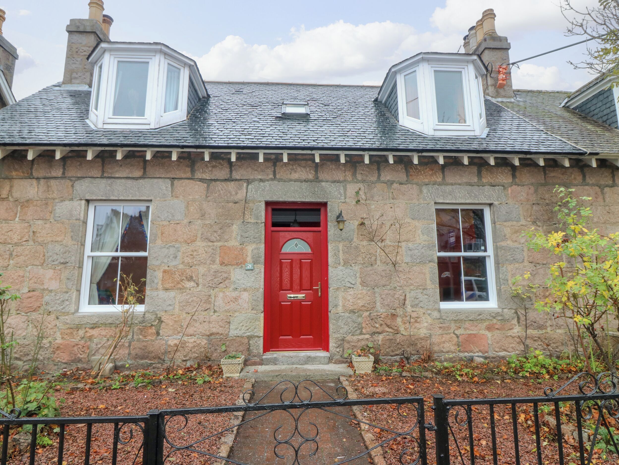 المنشأة من الخارج