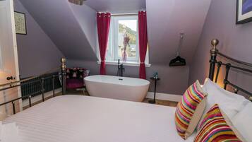 3 bedrooms, individually decorated, individually furnished, free WiFi