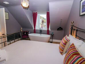 3 bedrooms, individually decorated, individually furnished, free WiFi - Lindean (Ballater)