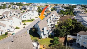 A residential area with houses, a road, and a view of the ocean. - Villa in Corolla Light with Views, Hot Tub & More! (Corolla)