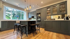 Dishwasher, cookware/dishes/utensils