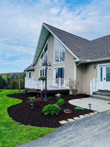 Kid and Dog friendly 3-bedroom home with pool, fitness room, and privacy