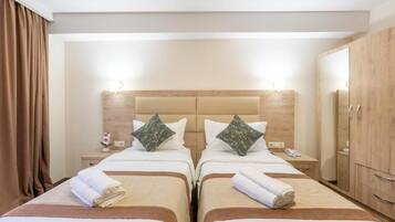 Standard Twin Room | Iron/ironing board, free WiFi