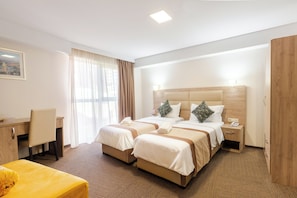 Habitació amb dos llits individuals estàndard | Planxa i posts de planxar i wifi gratuïta