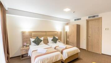 Standard Twin Room | Iron/ironing board, free WiFi