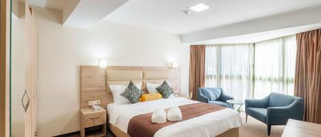 Deluxe Double Room | Iron/ironing board, free WiFi