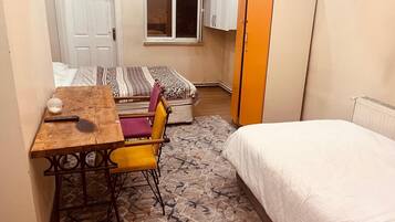 Classic-Zimmer, Stadtblick | Laptopgeeigneter Arbeitsplatz