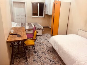 Classic-Zimmer, Stadtblick | Laptopgeeigneter Arbeitsplatz