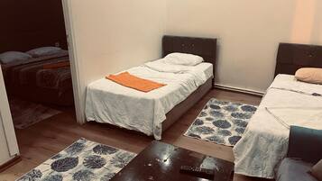 Standard-Zweibettzimmer | Laptopgeeigneter Arbeitsplatz