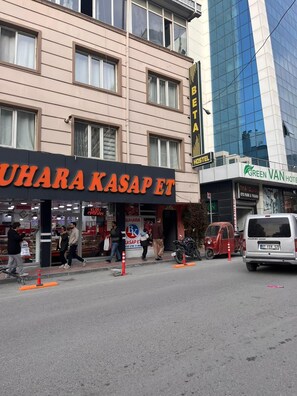 المنشأة من الخارج