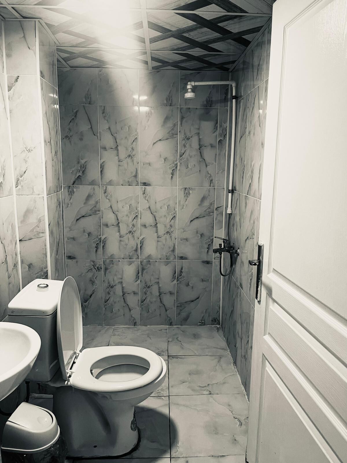 Classic Room, City View | Bathroom | Shower, towels, soap, shampoo