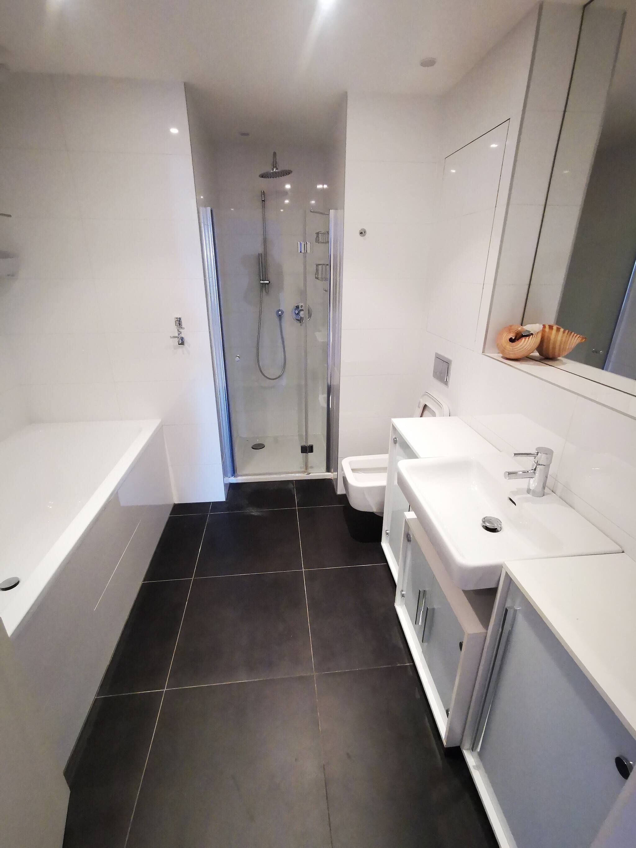 Apartment, 1 Bedroom, Accessible, Smoking | Bathroom | Toilet paper