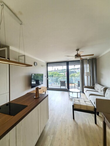 Free Parking Modern Smichov Apt Large Balcony, 10 Minutes Metro to Central