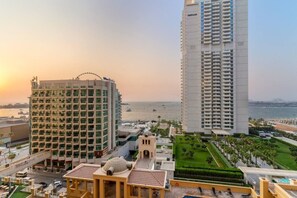 A high-rise building with a view of the sea, a dome structure, and a well-maintained garden. - FIRST CLASS | 2BR | Spectacular Sea View (JBR)