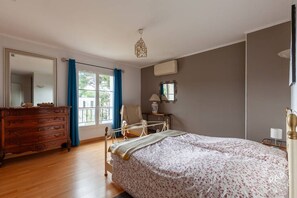 5 chambres, fer et planche à repasser, accès Internet