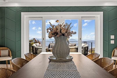 Rustic-chic lodge with sweeping mountain views near wineries, breweries, and hiking trails — the perfect Blue Ridge escape.