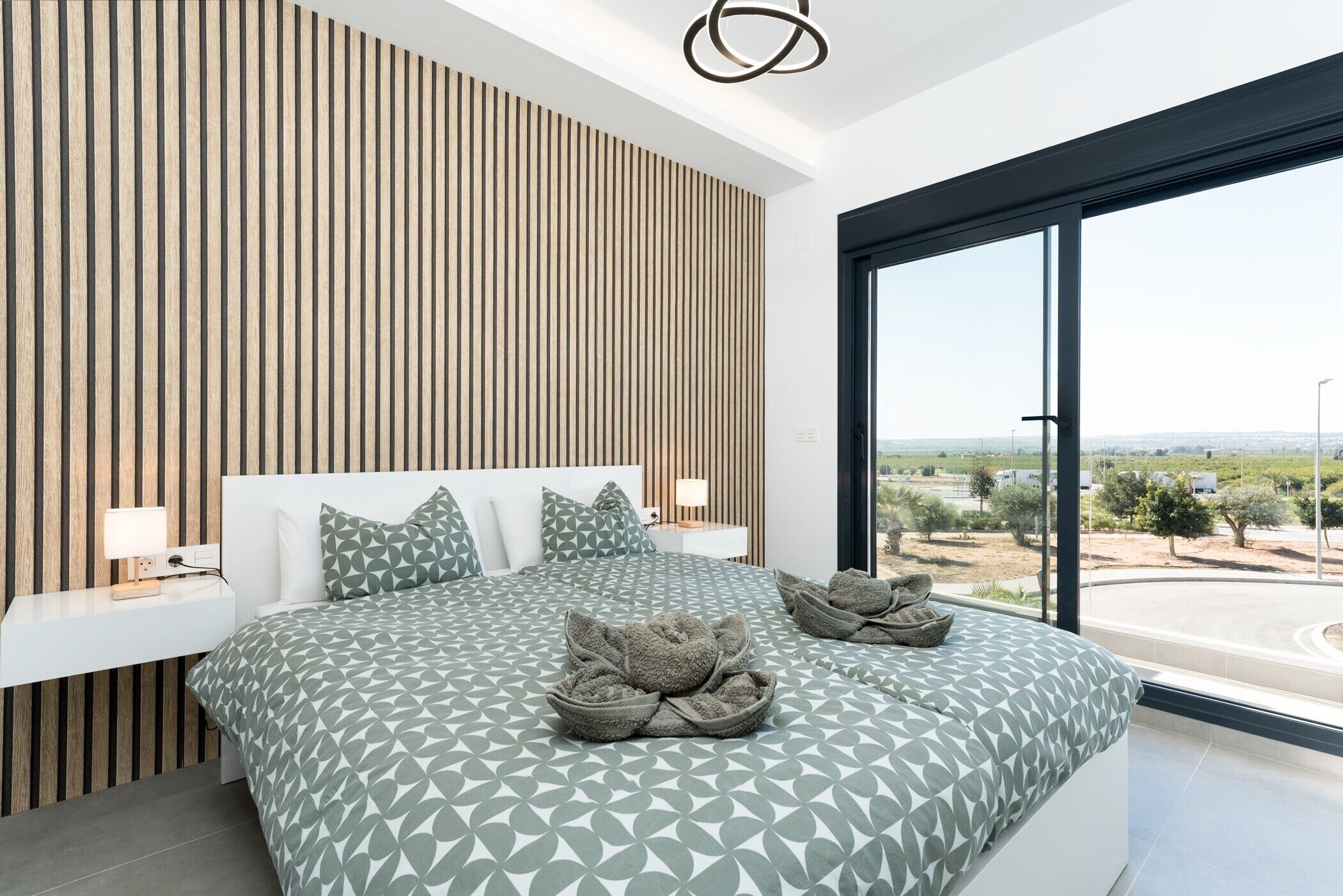 3 slaapkamers, een strijkplank/strijkijzer, wifi, beddengoed