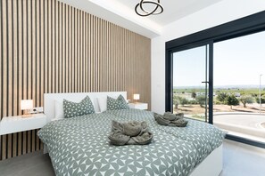 3 slaapkamers, een strijkplank/strijkijzer, wifi, beddengoed