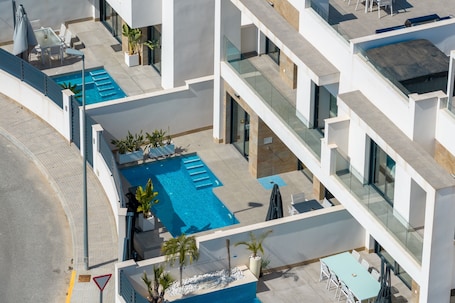 Pool. Modern Villa with Private Pool, Wi-Fi, and Air Conditioning – R-40-B Holiday Home