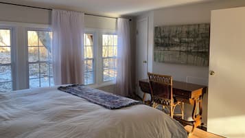 2 bedrooms, desk, iron/ironing board, travel crib