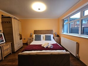 4 soverom, skrivebord, strykejern/-brett og wi-fi (inkludert)