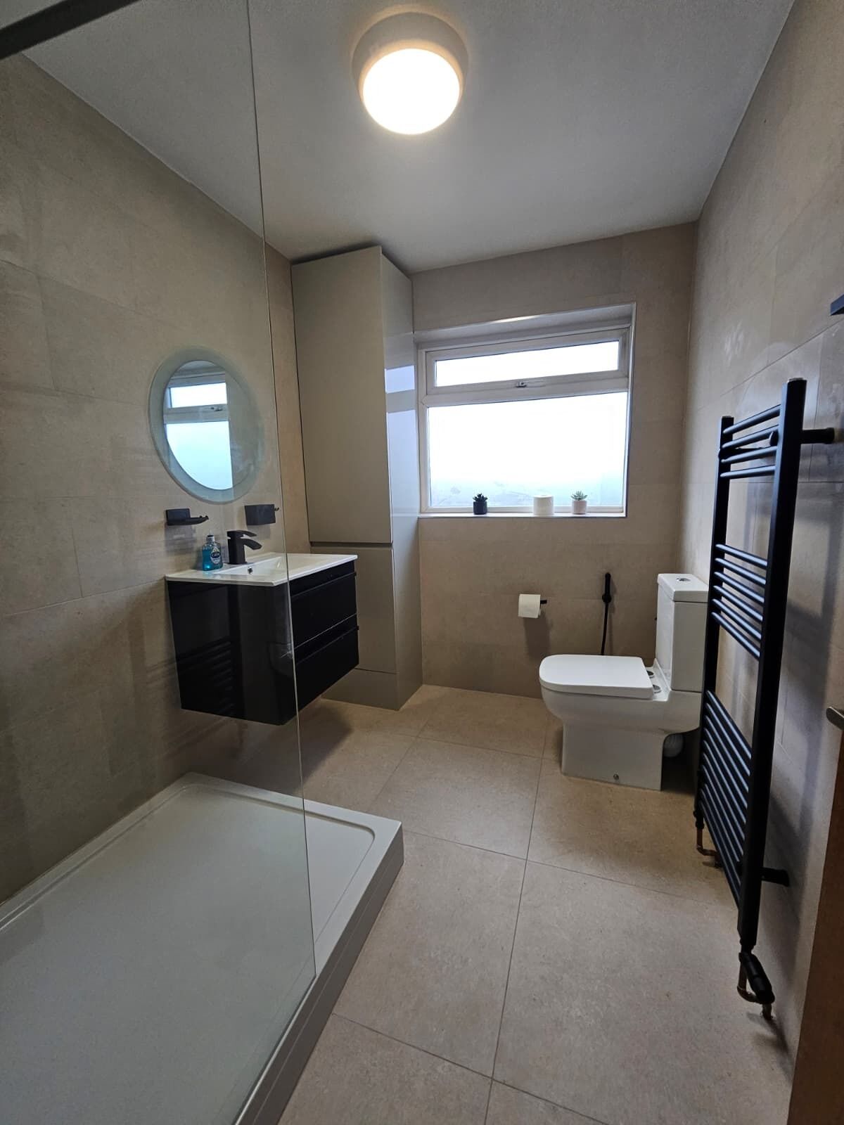 Hårføner og håndklær