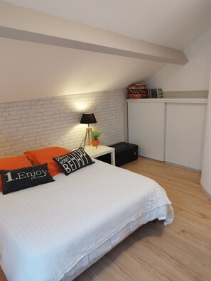 4 عدّة غرف نوم ومكواة/لوح كي وواي فاي مجانًا