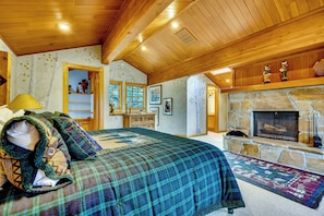 4 bedrooms, iron/ironing board, free WiFi, bed sheets - Escape to the mountains in style at Cache 8 at Silver Lake! Walk to Skiing! (Deer Valley)