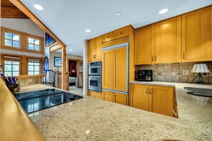 Fridge, microwave, oven, stovetop - Escape to the mountains in style at Cache 8 at Silver Lake! Walk to Skiing! (Deer Valley)