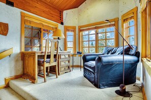 Smart TV - Escape to the mountains in style at Cache 8 at Silver Lake! Walk to Skiing! (Deer Valley)