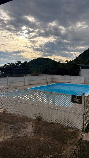 룸, 침실 1개, 파티오, 정원 전망 | 수영장 | 야외 수영장