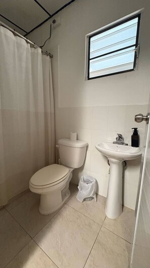 Room, 1 Bedroom, Patio, Garden View | Bathroom