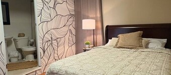 Entire 6 Bedroom Retreat With Pool - 16 Guests