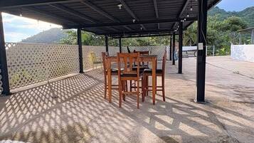 Room, 3 Bedrooms, Patio, City View | Outdoor dining