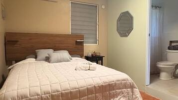 Room, 3 Bedrooms, Patio, City View | 3 bedrooms