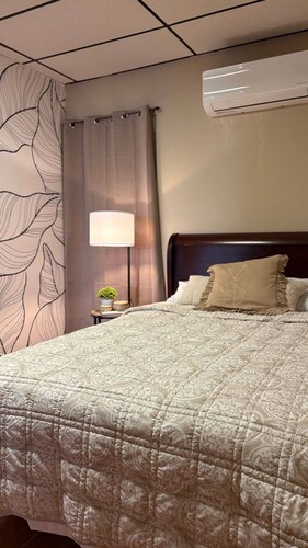 Room-main House 3br, 3 Bath, Pool - 8