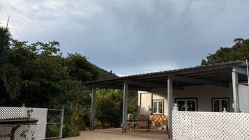 Room, 1 Bedroom, Balcony, Garden View | Terrace/patio