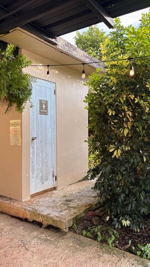 Zimmer, 1 Schlafzimmer, Balkon, Gartenblick | Außendetails