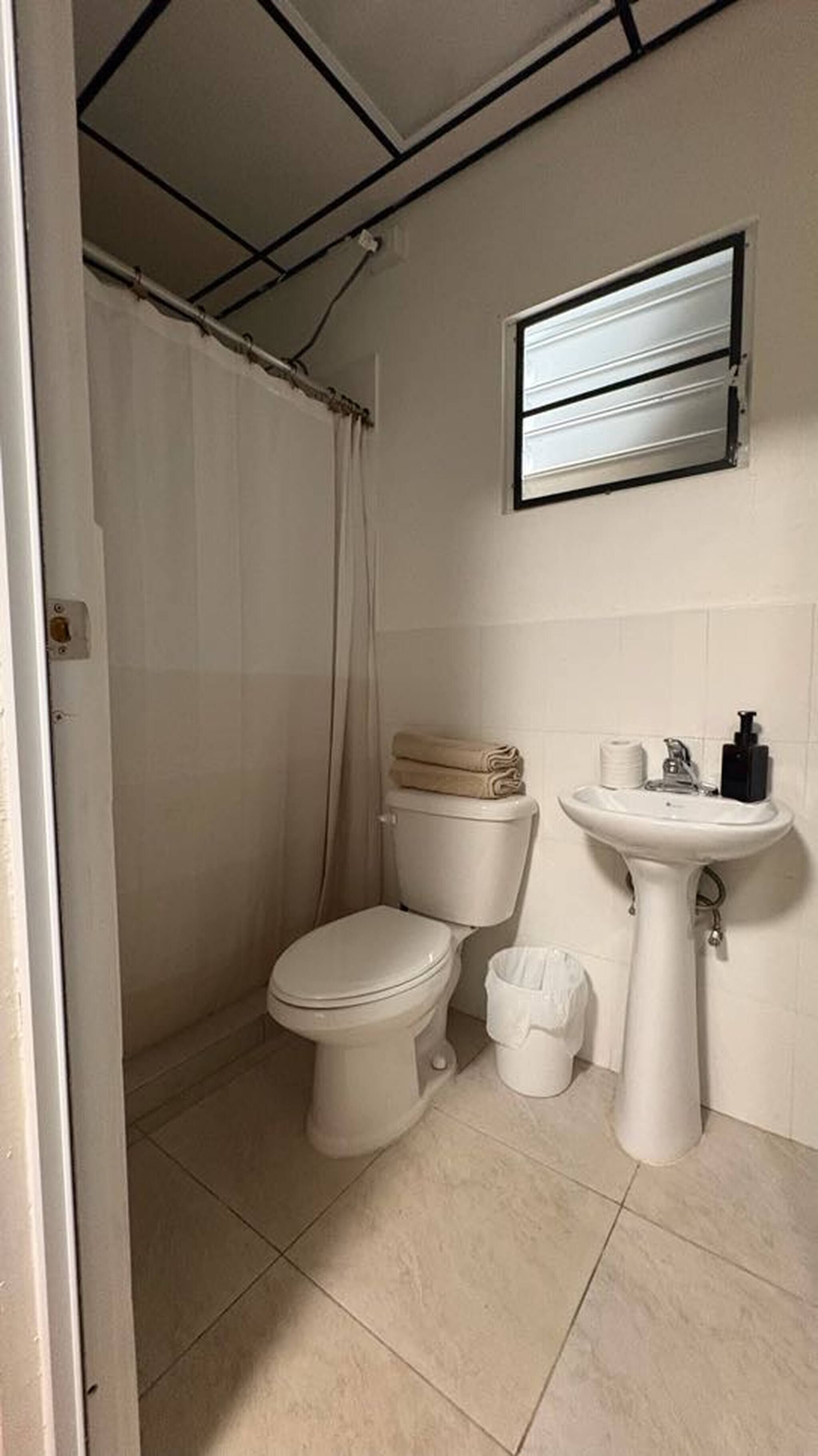 Room, 1 Bedroom, Balcony, Garden View | Bathroom