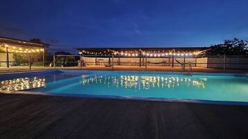 Habitación, 1 habitación, balcón, vista al jardín | Alberca | Alberca al aire libre