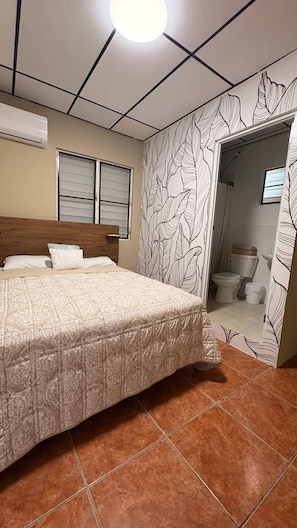 Room, 1 Bedroom, Balcony, Garden View | Bathroom