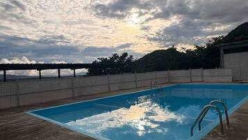 Habitación, 2 habitaciones, patio, vista al jardín | Alberca | Alberca al aire libre