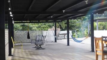 Phòng, 2 phòng ngủ, sân hiên, quang cảnh vườn | Hiên