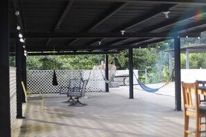 Habitación, 2 habitaciones, patio, vistas al jardín | Terraza o patio