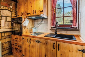 Familienhaus, Mehrere Schlafzimmer, Bergseite (Nature Lodge With Sauna and Hot Tub) | Eigene Küche