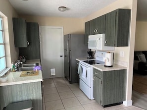 Microwave, oven, stovetop, dishwasher - Serene waterfront getaway- charming 3-bedroom, 2-bathroom vacation home (Port Charlotte)