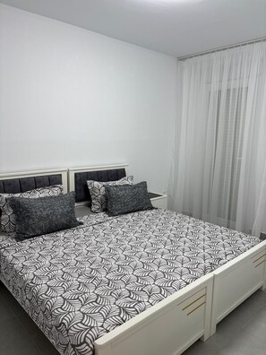 2 bedrooms, iron/ironing board, internet, bed sheets - Near El Akid, a T3 apartment ideal for families (Oran)