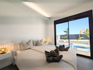 3 slaapkamers, een strijkplank/strijkijzer, wifi, beddengoed