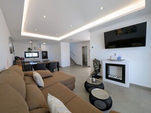 TV - Modern Villa 'R-40-C' with Private Pool, Wi-Fi, and Air Conditioning (Los Montesinos)