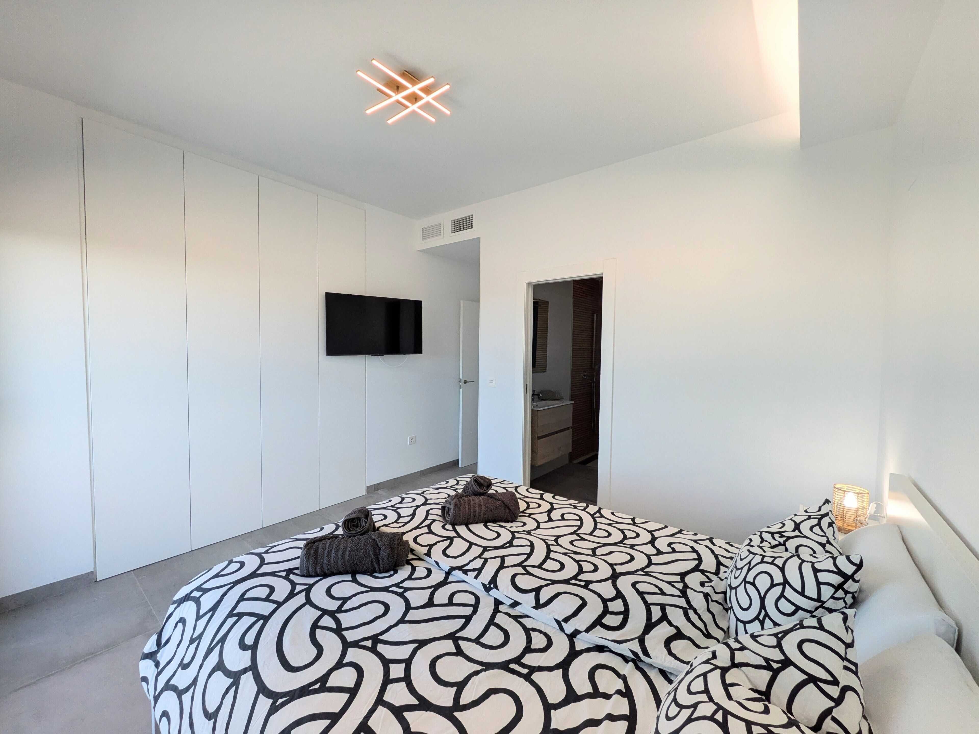 3 chambres, fer et planche à repasser, Wi-Fi, draps fournis